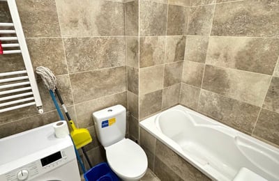 Miete eines gemütlichen 1-Zimmer-Apartments mit Balkon und Klimaanlage in Bukarest, Rumänien